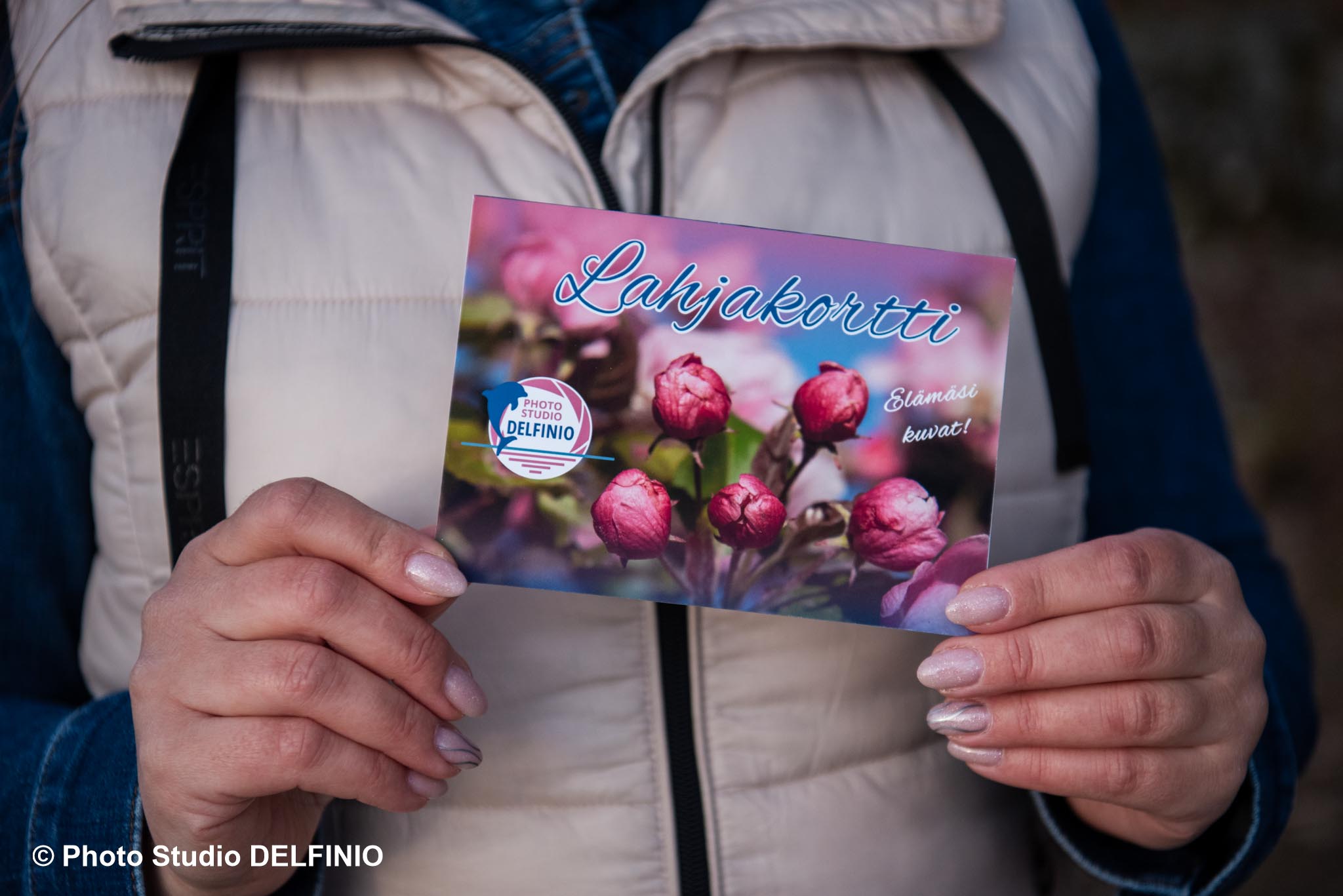 Lahjakortin esittely valokuvaukseen perhevalokuvaaja Salolta – täydellinen lahja tapahtumiin ja unohtumattomiin hetkiin.