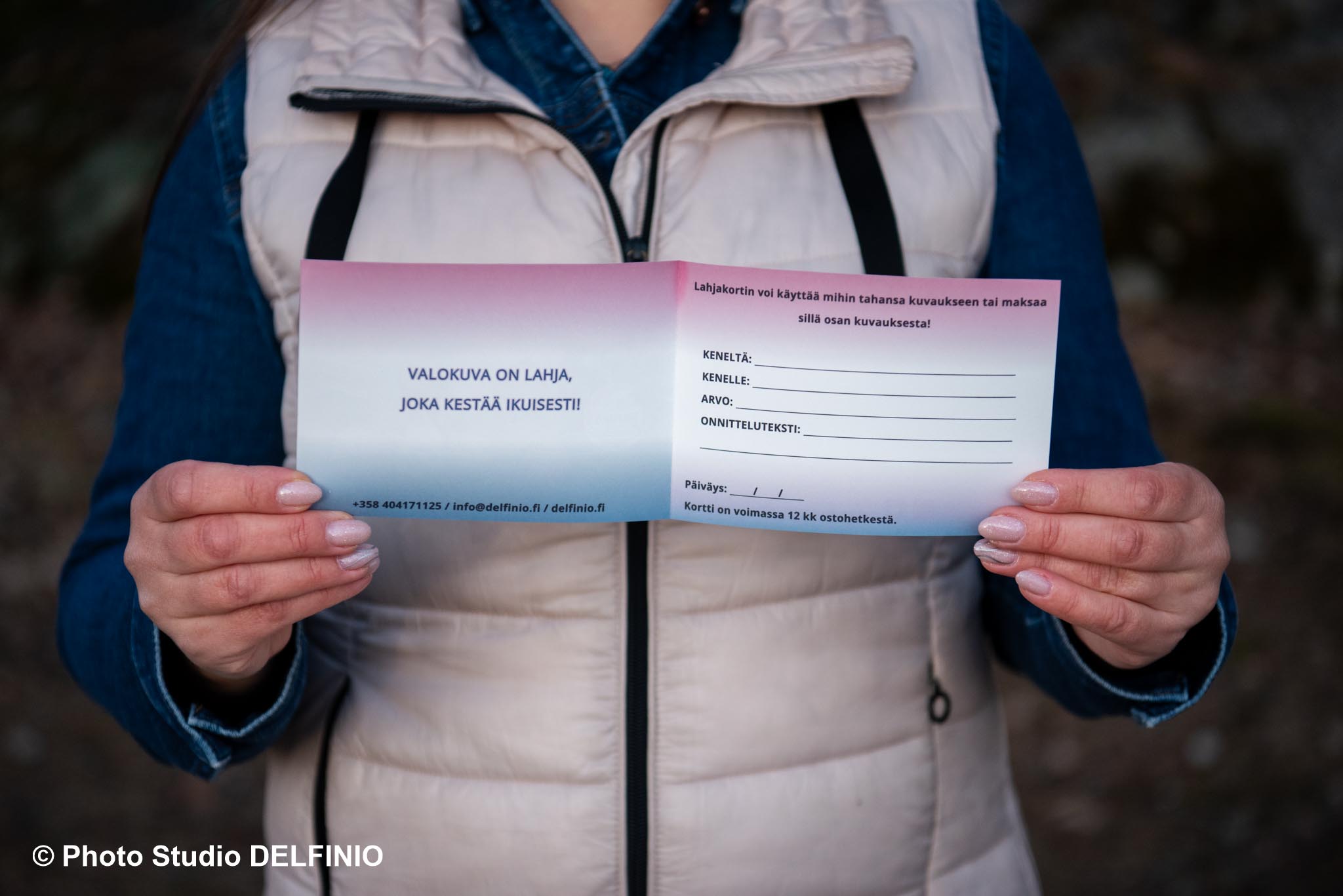 Lahjakortin esittely valokuvaukseen perhevalokuvaaja Salolta – täydellinen lahja tapahtumiin ja unohtumattomiin hetkiin.
